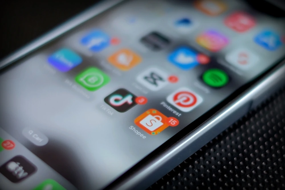 Descubre las apps para viajar en autobús indispensables en 2026. Optimiza tu ruta, ahorra en boletos y disfruta de servicios exclusivos con esta guía experta.