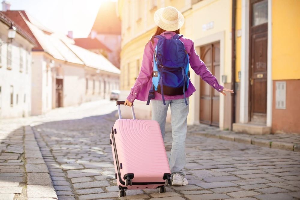 Aprende cómo viajar sola/o de forma segura por México. Consejos de transporte, destinos recomendados y derechos del viajero para tu próxima aventura.