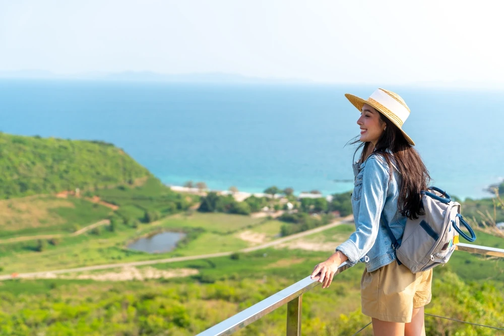 Aprende cómo viajar sola/o de forma segura por México. Consejos de transporte, destinos recomendados y derechos del viajero para tu próxima aventura.