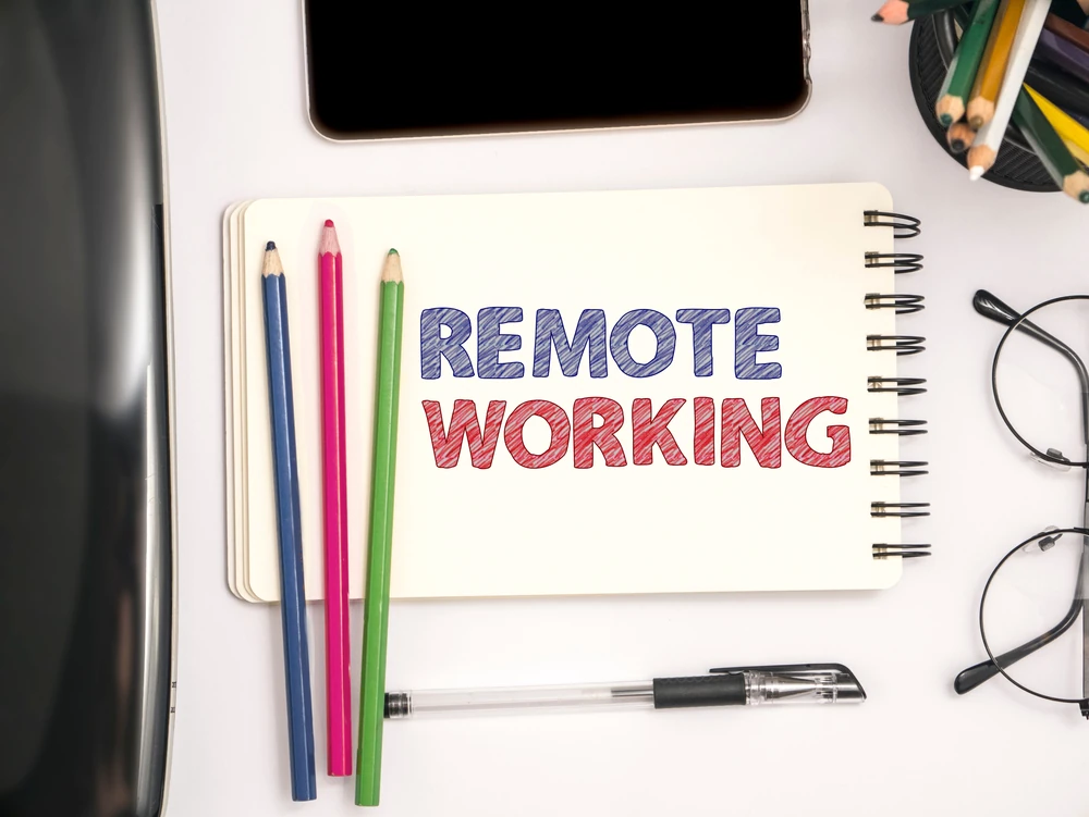 Descubre cómo trabajar remoto mientras viajas por México. Consejos de conectividad, mejores destinos y beneficios de Autovías La Línea para tu oficina móvil.