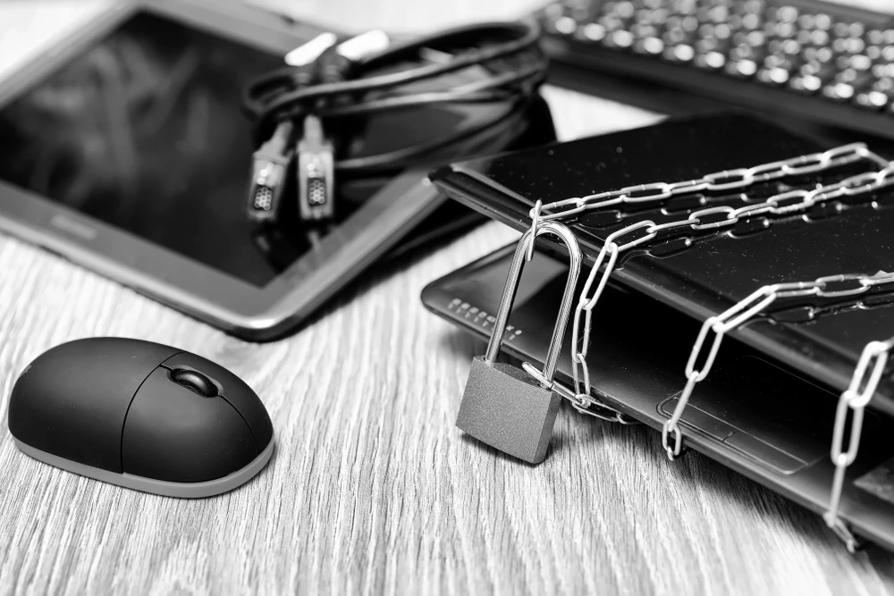 El 12 de marzo es el Día Mundial contra la Censura en Internet. Descubre por qué es crucial defender una red abierta para viajar e informarte libremente.