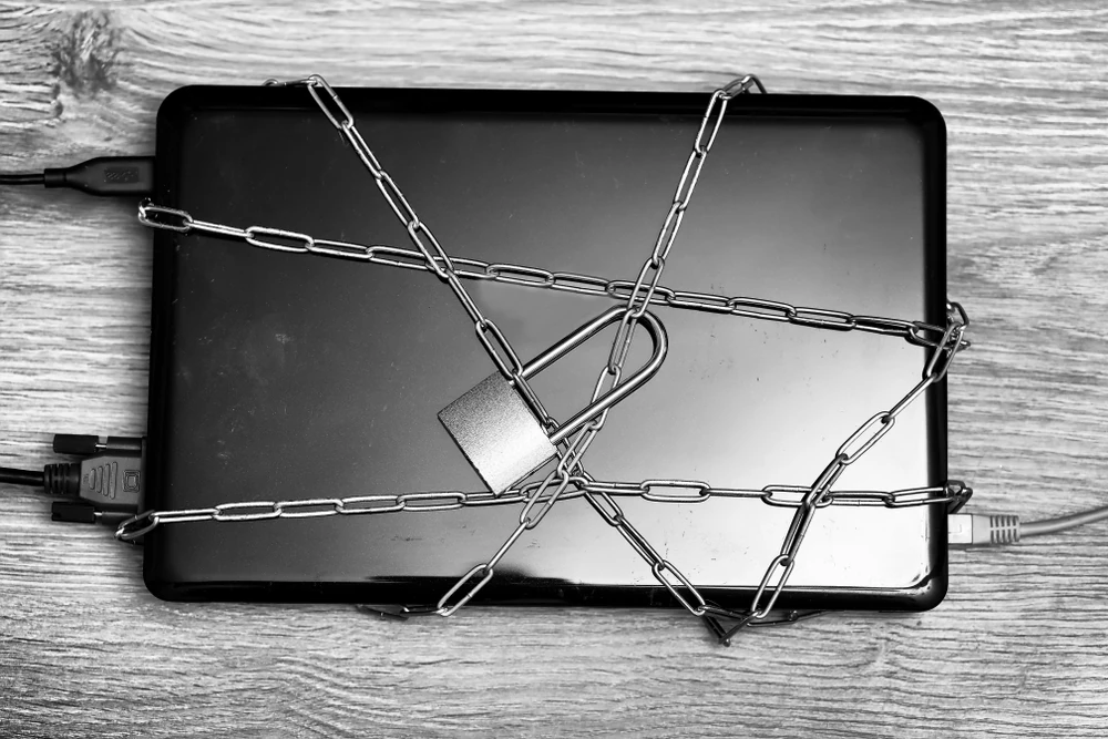 El 12 de marzo es el Día Mundial contra la Censura en Internet. Descubre por qué es crucial defender una red abierta para viajar e informarte libremente.