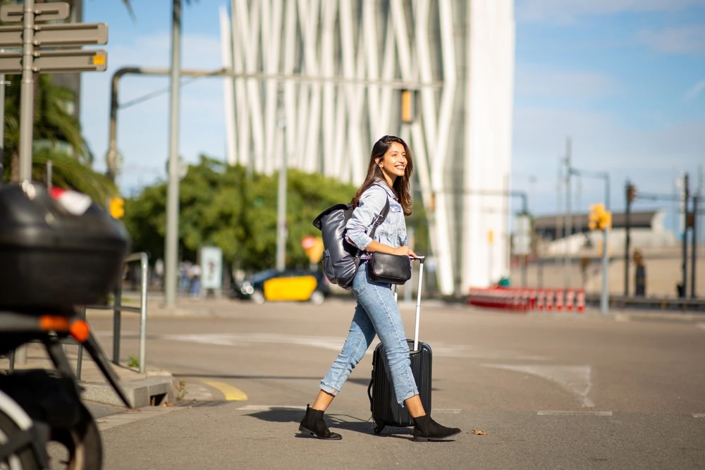 ¿Viajas sola? Descubre consejos de seguridad para mujeres que viajan en autobús. Prepárate para tu próxima aventura por México con total confianza.