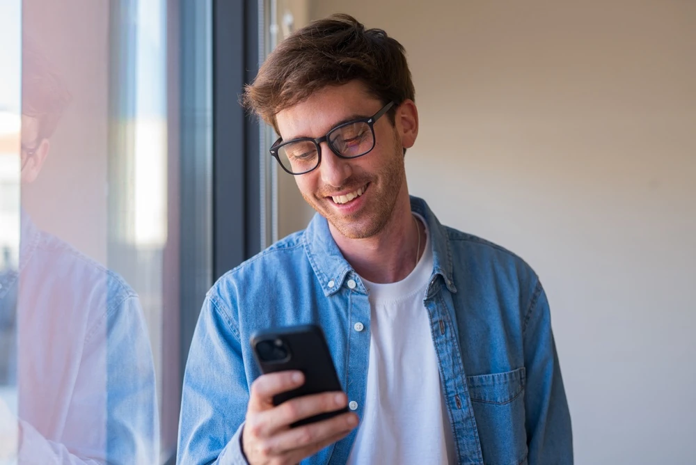 Celebra el Día del Teléfono Móvil. Descubre las apps esenciales para tu viaje en autobús: planifica, entretente y explora México con tu smartphone