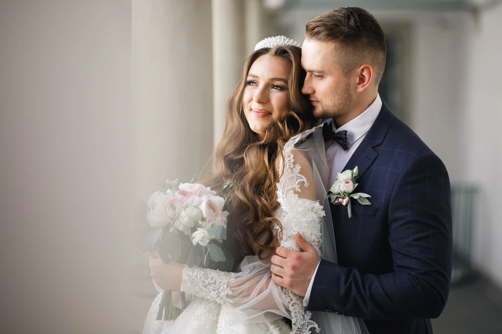 Celebra el Día Mundial del Matrimonio con una escapada romántica. Descubre destinos ideales para viajar en pareja en autobús y reavivar la llama del amor.