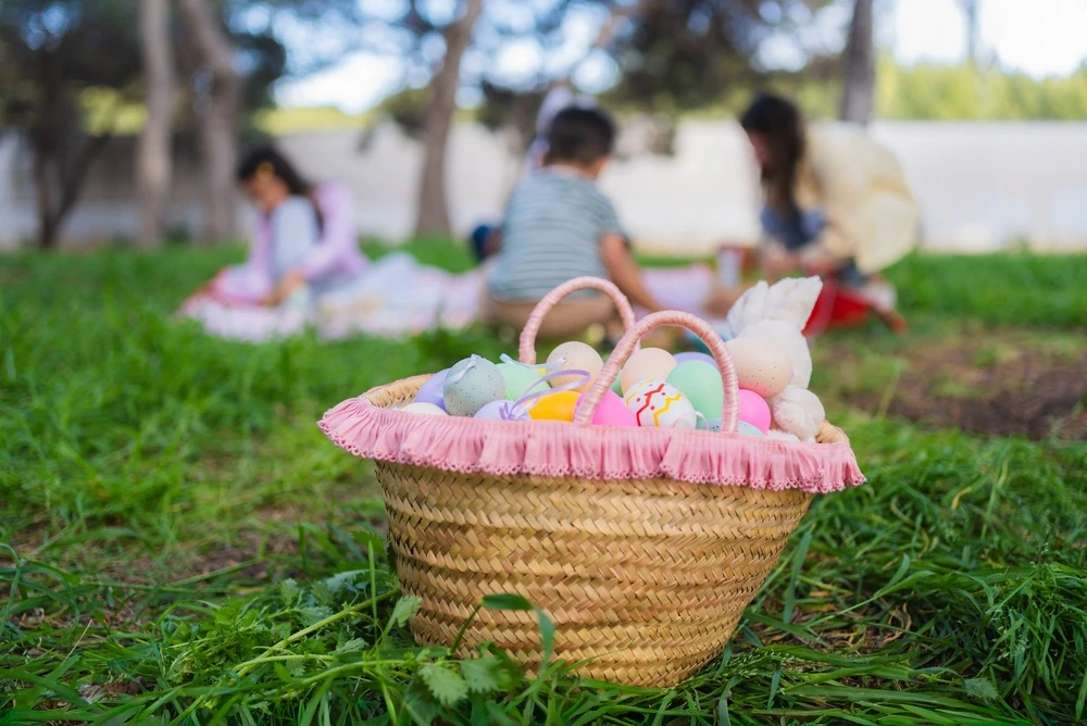 Celebra el Domingo de Pascua con una escapada familiar. Te damos ideas de viajes en autobús a destinos perfectos para disfrutar con niños y crear recuerdos.