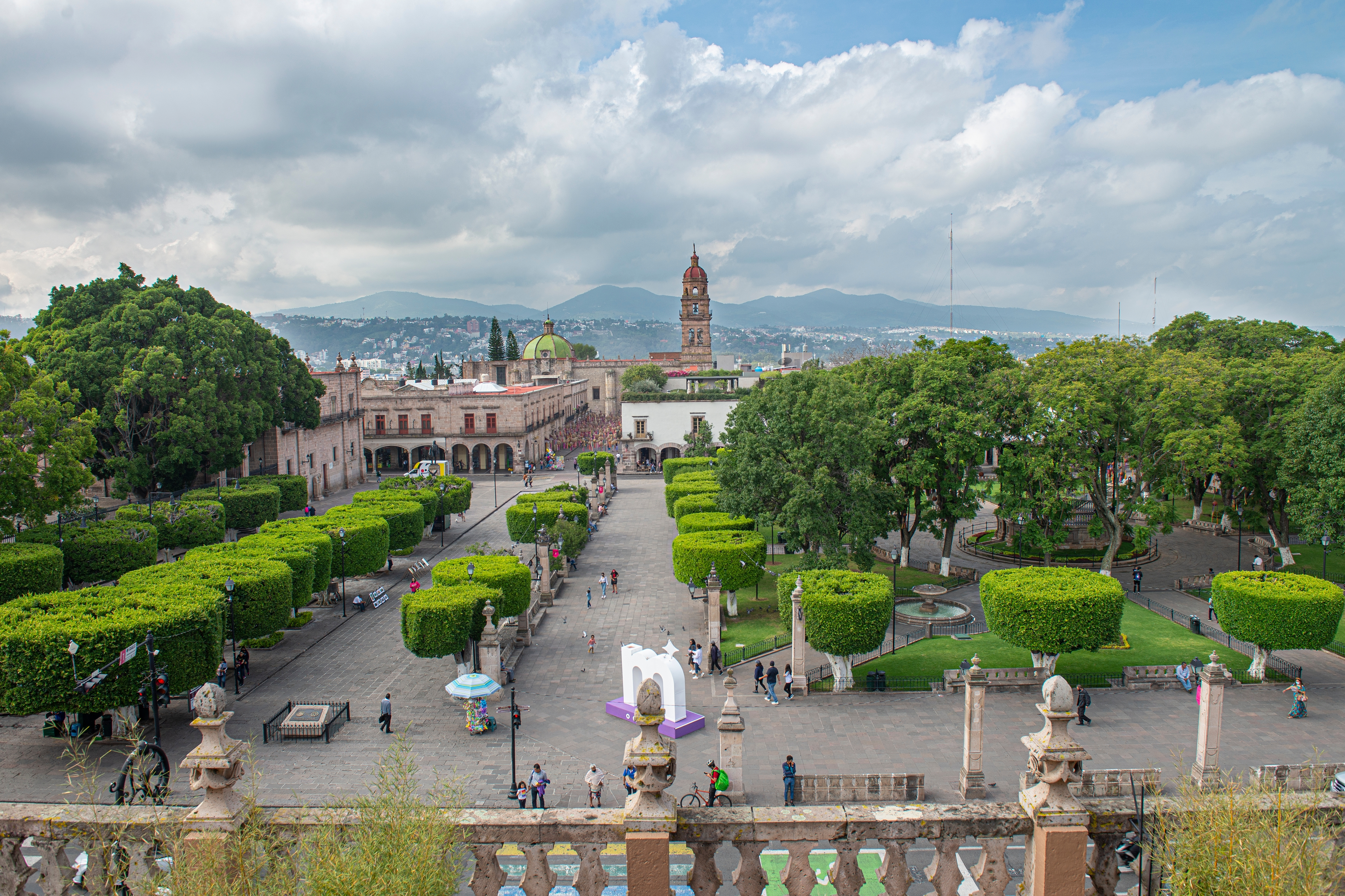 Viaja a Morelia con Autovías Catedral de Morelia y centro histórico al atardecer